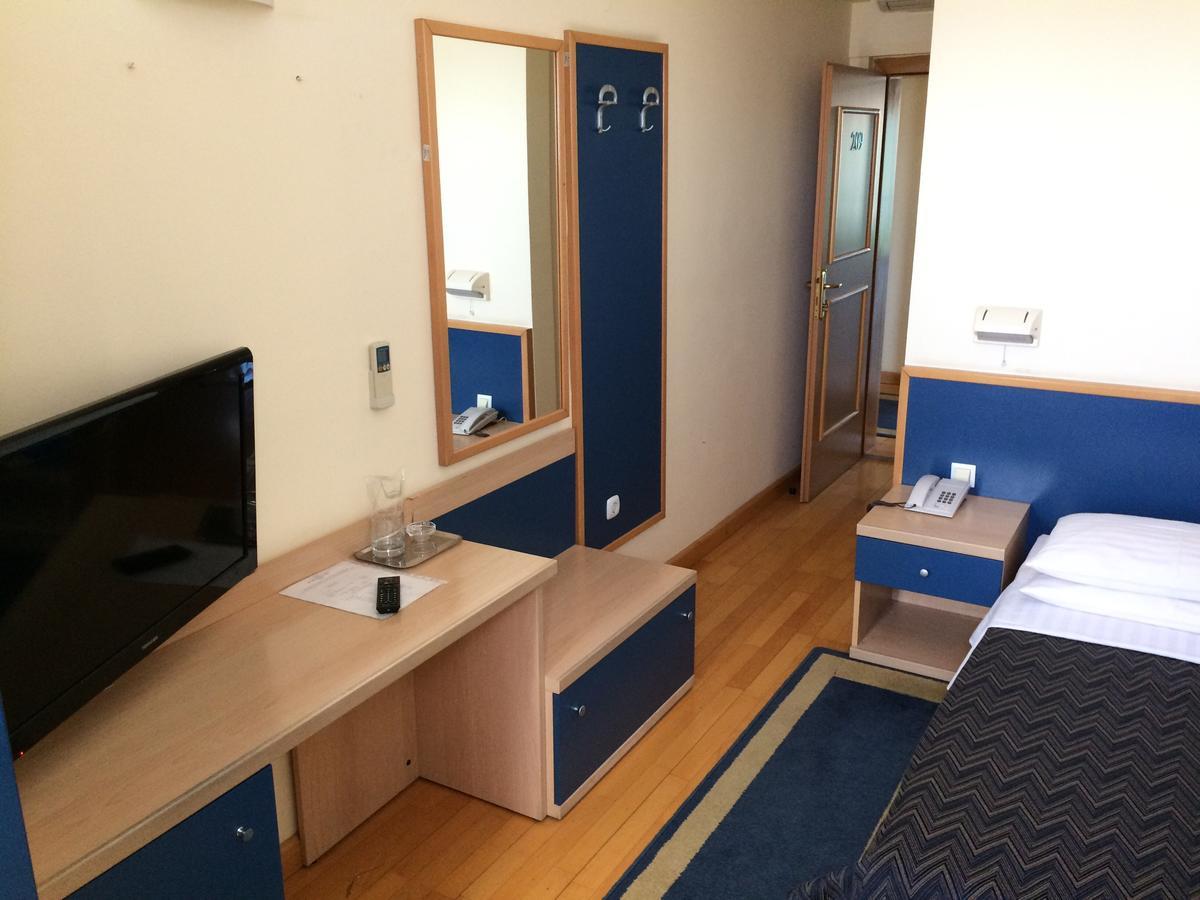 Hotel Cubic Laktasi Luaran gambar