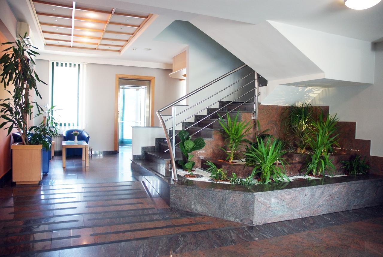 Hotel Cubic Laktasi Luaran gambar